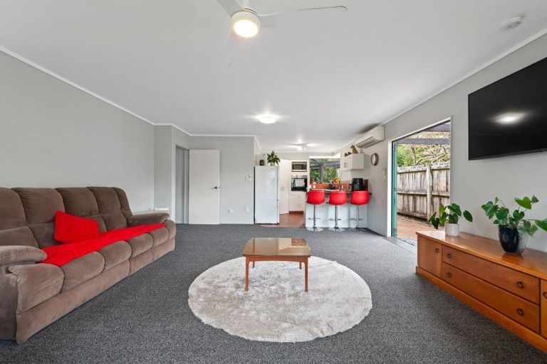 Photo of property in 21 Capricorn Place, Kawaha Point, Rotorua, 3010