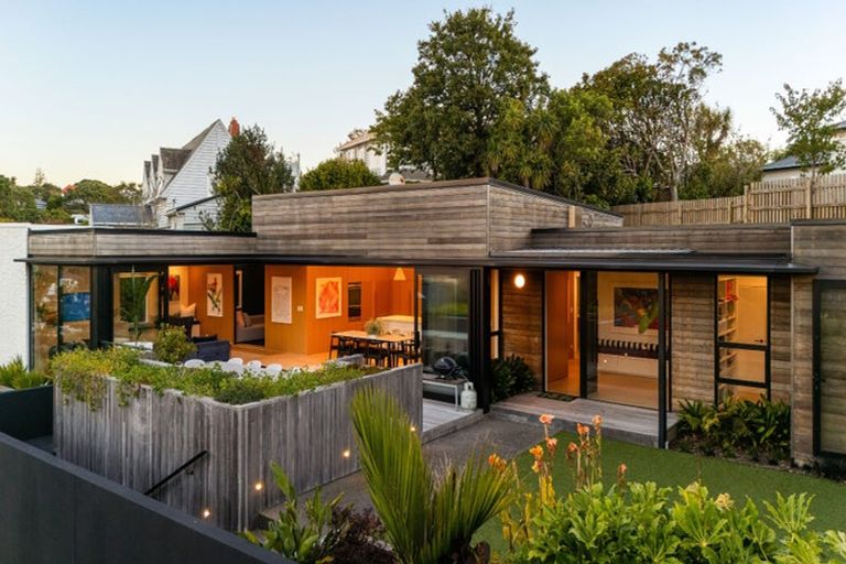 Photo of property in 3 Homewood Avenue, Karori, Wellington, 6012