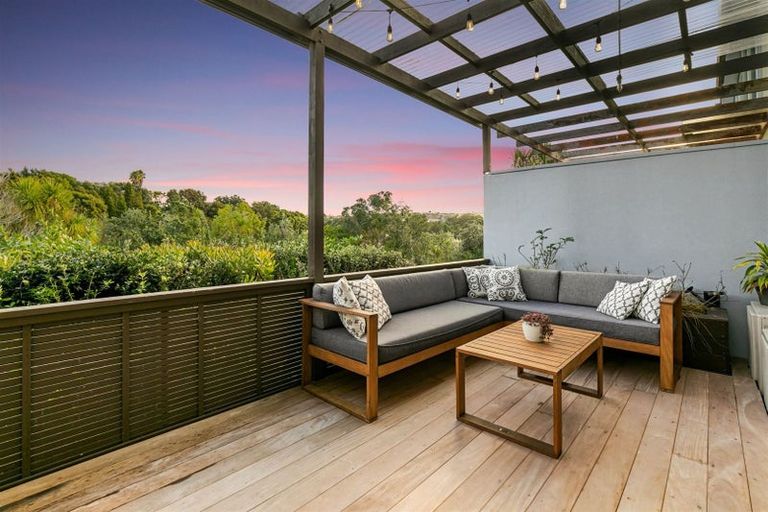 Photo of property in 9s Clearwater Cove, West Harbour, Auckland, 0618