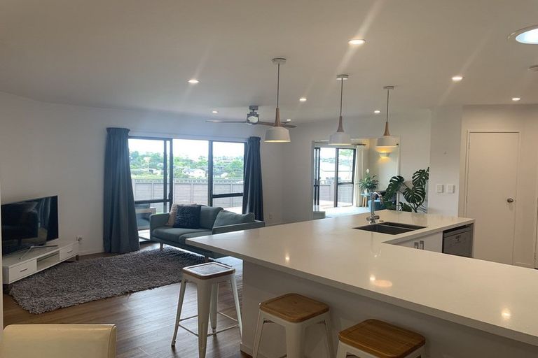 Photo of property in 22 Matisse Drive, West Harbour, Auckland, 0618
