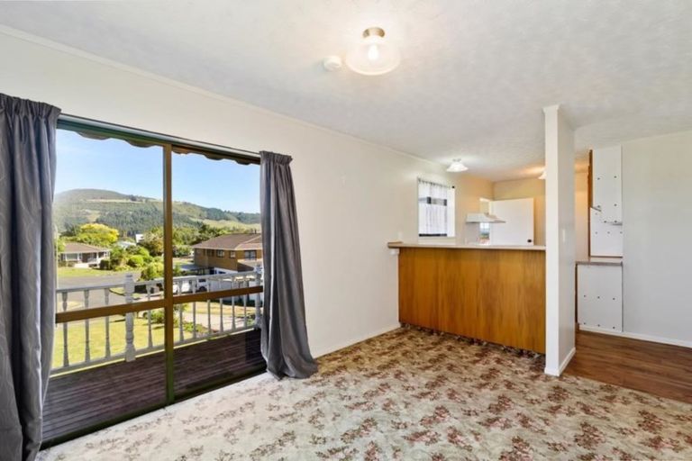 Photo of property in 8 Leo Place, Kawaha Point, Rotorua, 3010