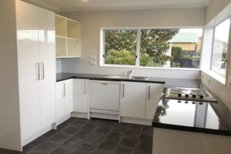 Photo of property in 10 Fairview Place, Westown, New Plymouth, 4310