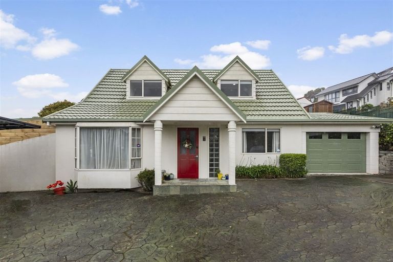 Photo of property in 40 Tyrico Close, Unsworth Heights, Auckland, 0632
