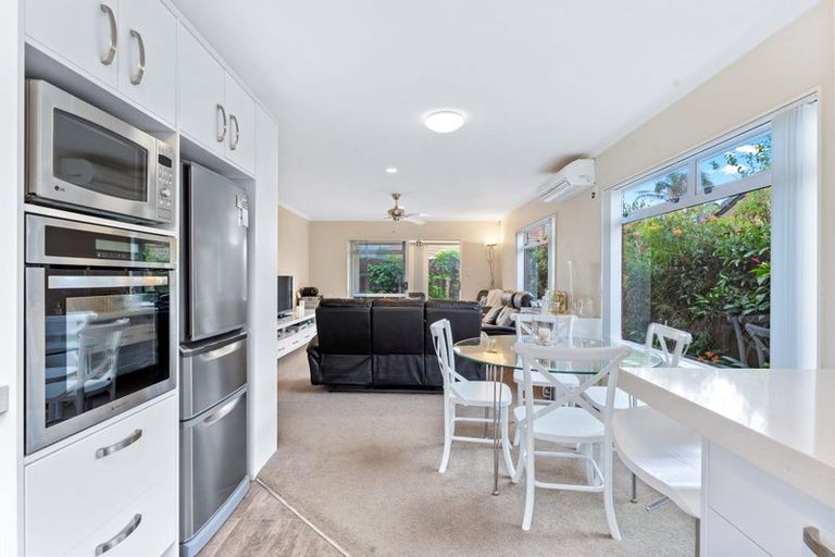 Photo of property in 28 Dan Tori Place, Orewa, 0931