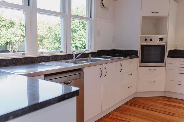 Photo of property in 2 Kohekohe Road, Waikanae, 5036