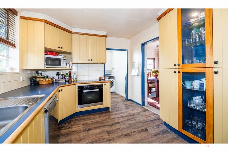 Photo of property in 72 Timaru Road, Waimate, 7924