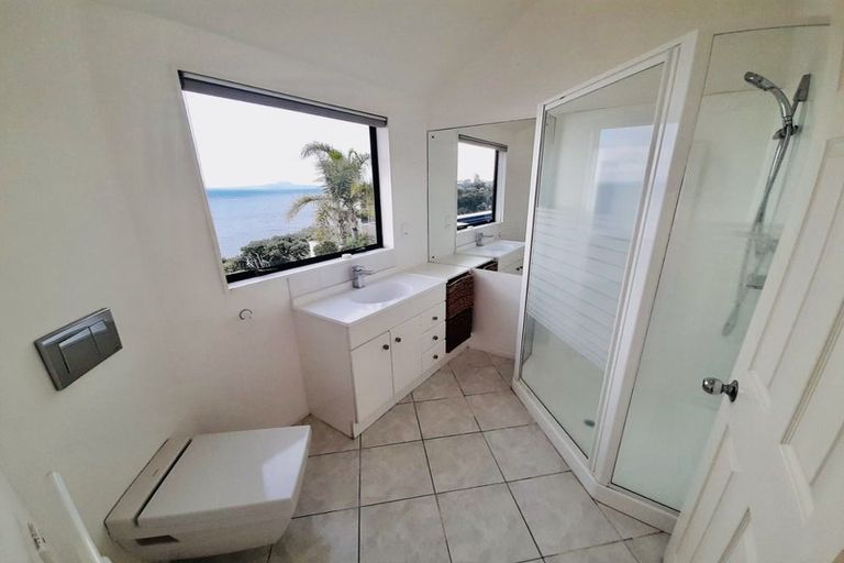 Photo of property in 1/909 Beach Road, Waiake, Auckland, 0630