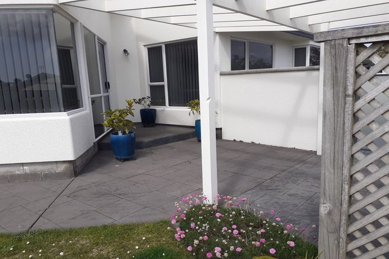 Photo of property in 12 Shelter Grove, Frankleigh Park, New Plymouth, 4310