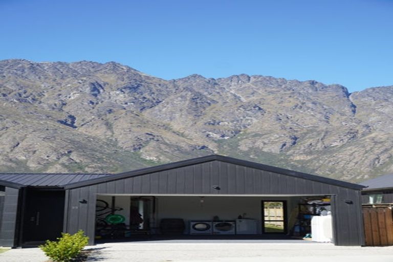 Photo of property in 93 Drysdale Road, Jacks Point, 9371