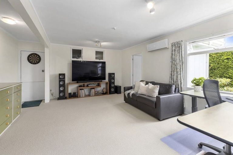 Photo of property in 18 Maple Grove, Kingston, Wellington, 6021