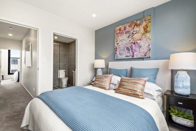 Photo of property in 2/19 Windlass Street, Long Bay, Auckland, 0630