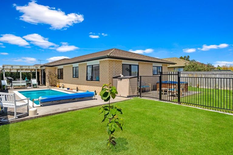 Photo of property in 19 Raabia Close, Parakai, 0830