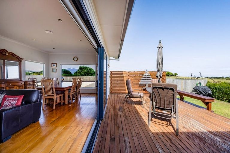 Photo of property in 630 South Road, Omata, New Plymouth, 4374