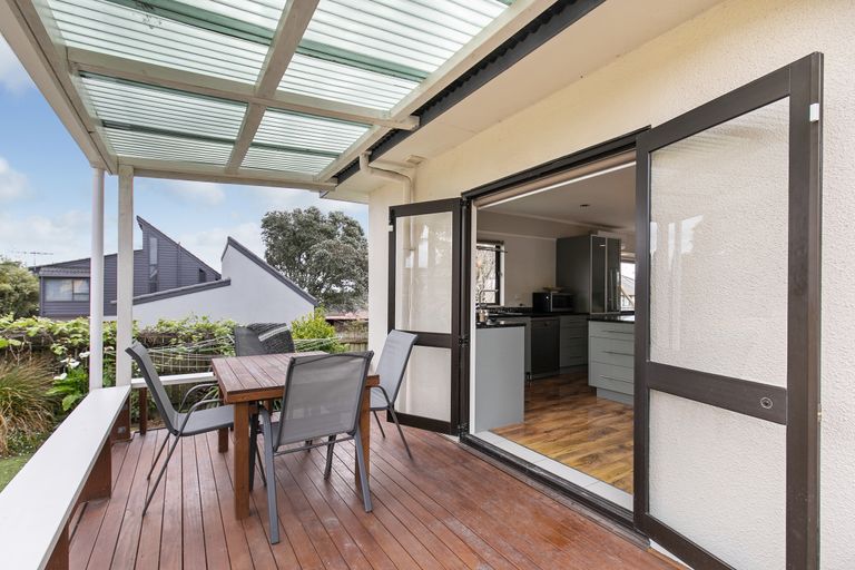 Photo of property in 1/47 Knights Road, Rothesay Bay, Auckland, 0630