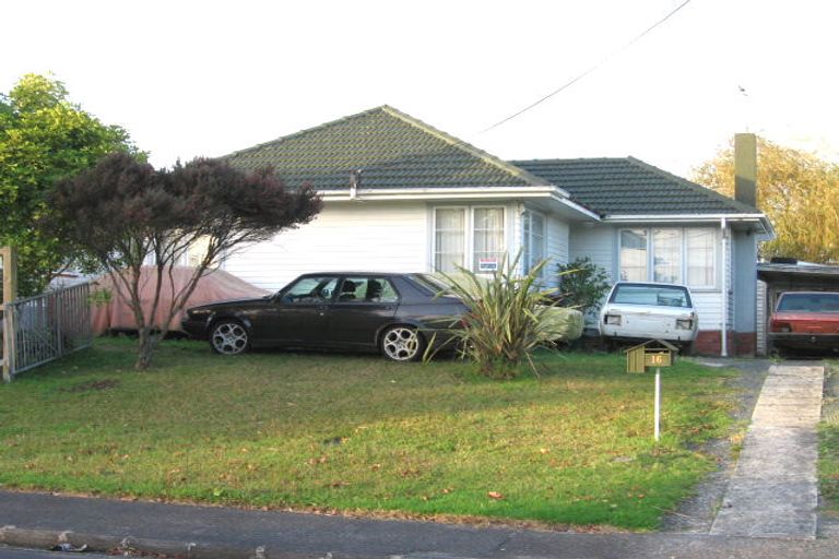 Photo of property in 16 Cornwall Street, Te Atatu South, Auckland, 0610