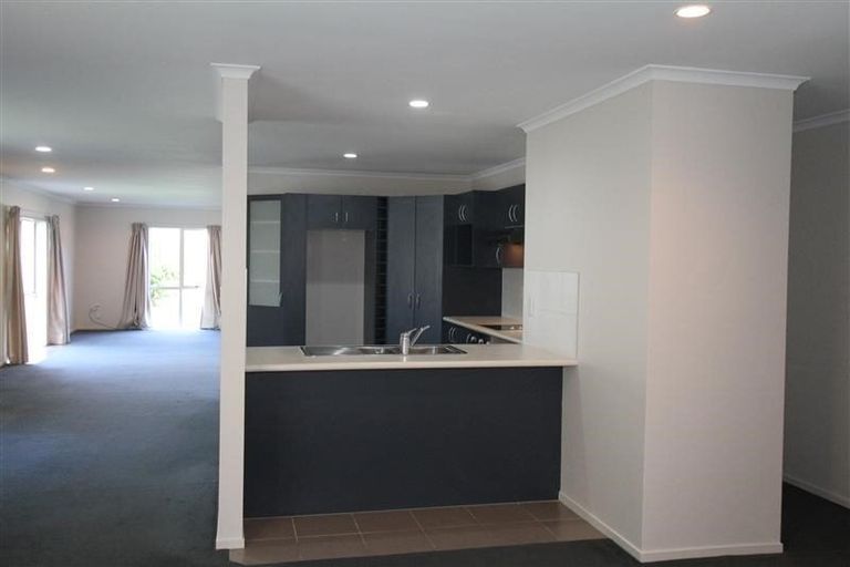 Photo of property in 12 Thornlea Grove, Waiuku, 2123