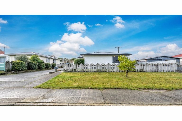 Photo of property in 22 Dunbeath Crescent, Kew, Invercargill, 9812