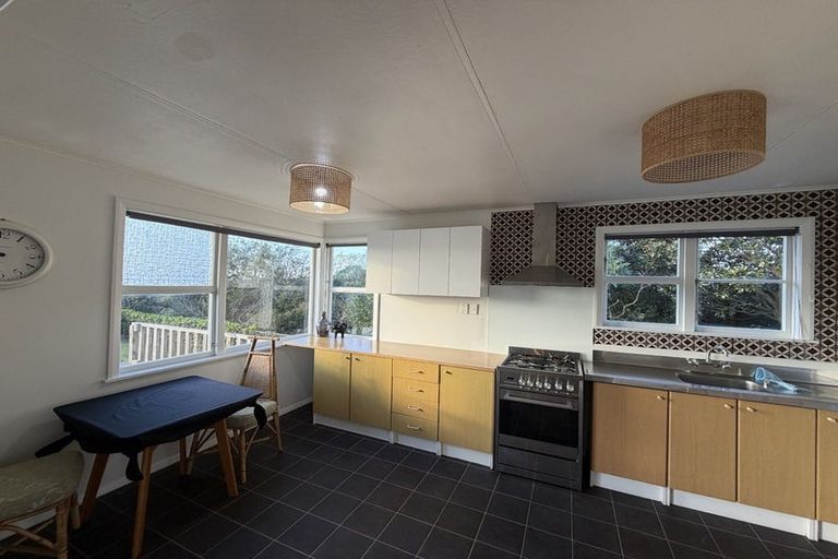 Photo of property in 44 Discovery Place, Marfell, New Plymouth, 4310