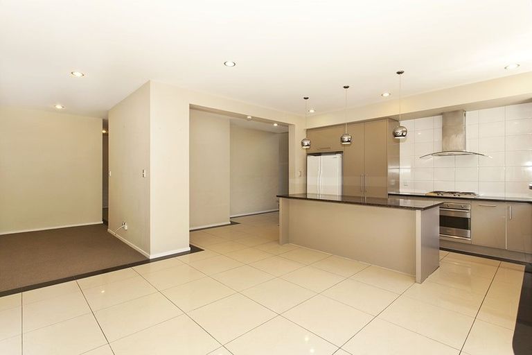 Photo of property in 13 Keating Rise, Northcross, Auckland, 0632