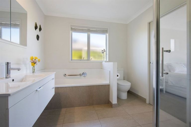 Photo of property in 20 Riverside Place, Katikati, 3129