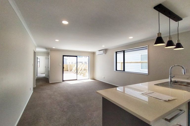 Photo of property in 5 Farmland Road, Papakura, 2110