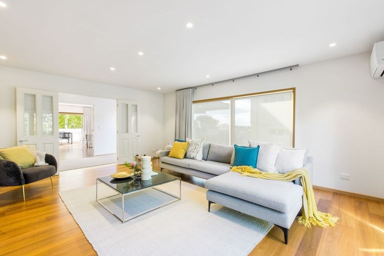 Photo of property in 86 Kitchener Road, Milford, Auckland, 0620