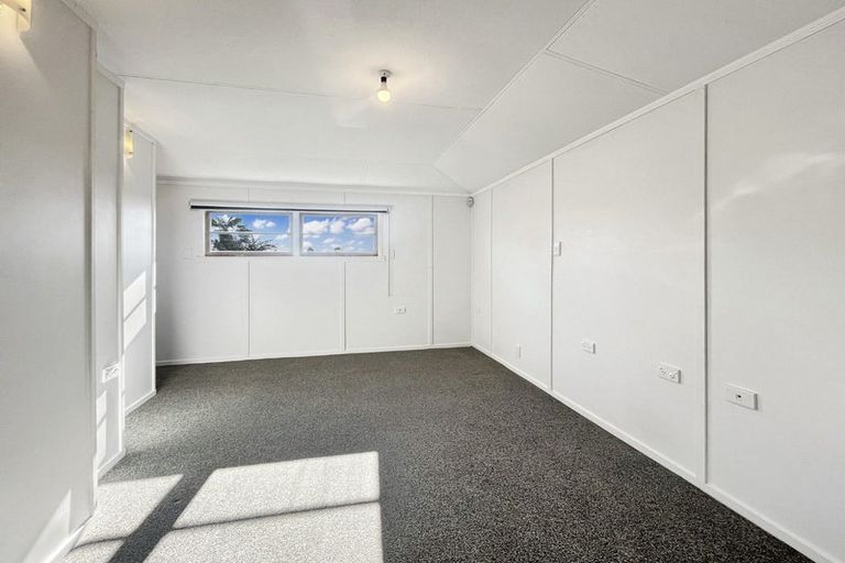 Photo of property in 5 Featherston Street, Takaro, Palmerston North, 4412