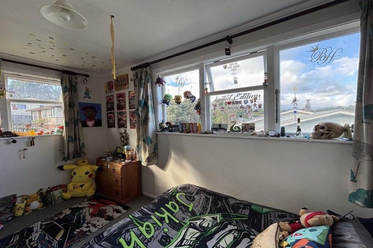 Photo of property in 35 Grenville Street, Marfell, New Plymouth, 4310