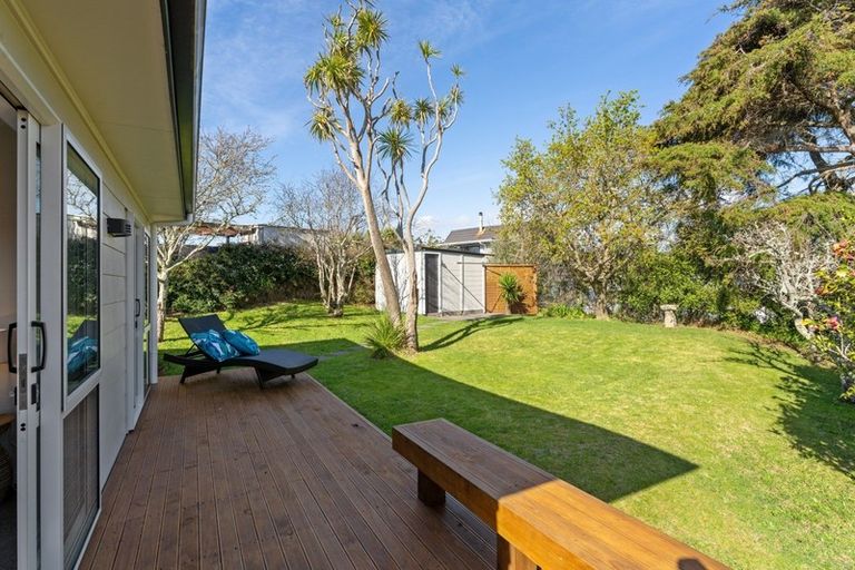 Photo of property in 16 Callender Terrace, Paraparaumu Beach, Paraparaumu, 5032