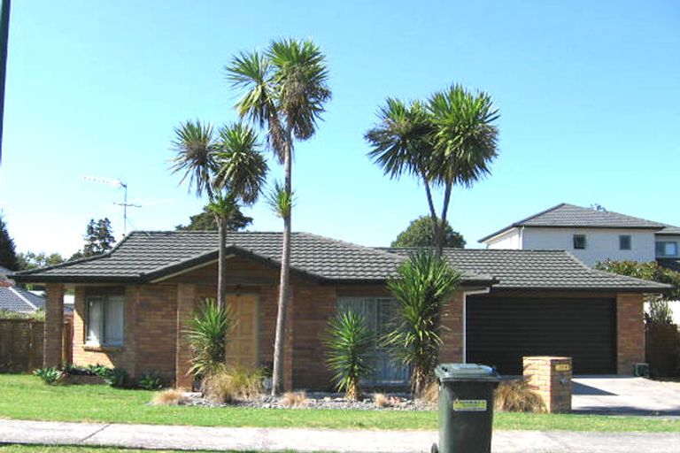 Photo of property in 8 Ryehill Close, New Lynn, Auckland, 0600