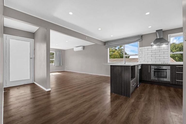 Photo of property in 17 Landow Place, Henderson, Auckland, 0612