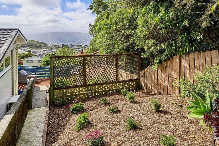 Photo of property in 68 Acacia Avenue, Maungaraki, Lower Hutt, 5010