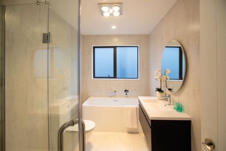 Photo of property in 13 Resnik Crescent, Kumeu, 0810