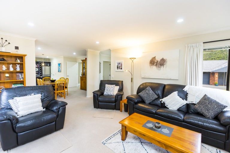 Photo of property in 15 Ormrod Grove, Riverstone Terraces, Upper Hutt, 5018
