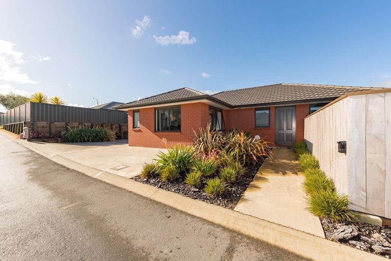 Photo of property in 58 Sunstone Crescent, Brown Owl, Upper Hutt, 5018