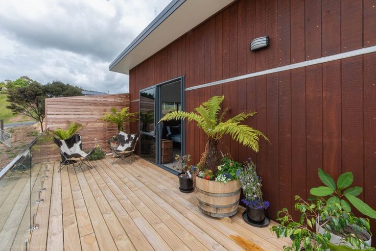 Photo of property in 1 Pekama Drive, Cable Bay, 0420