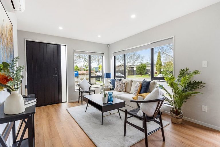 Photo of property in 43b Mirrabooka Avenue, Botany Downs, Auckland, 2010