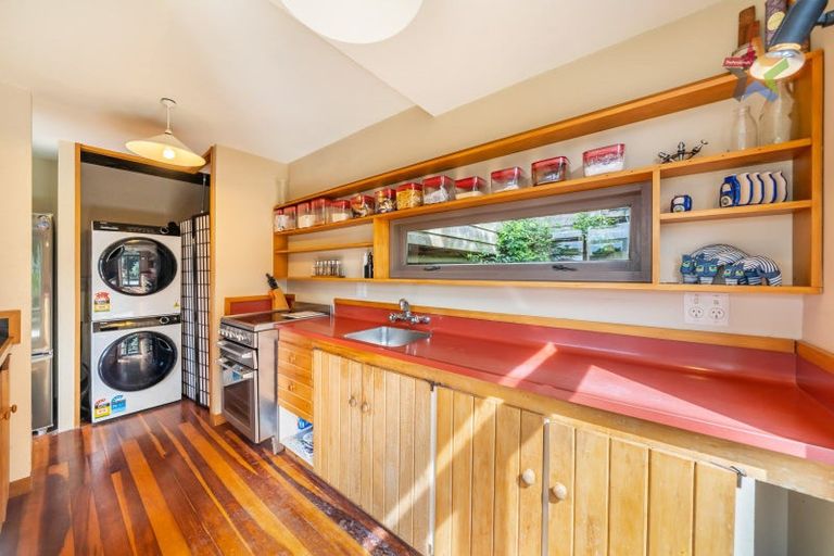 Photo of property in 22 Maungaraki Road, Korokoro, Lower Hutt, 5012