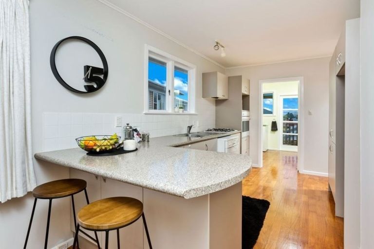 Photo of property in 2/52 Verran Road, Birkdale, Auckland, 0626