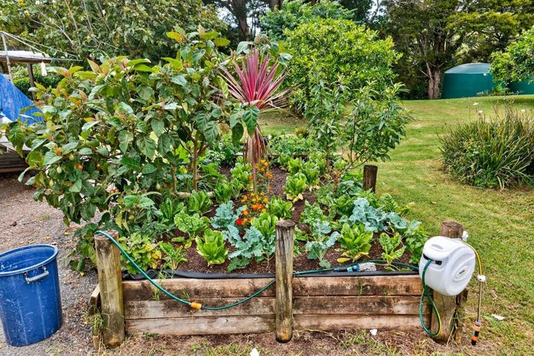 Photo of property in 32 Franklin Road, Paparoa, 0571