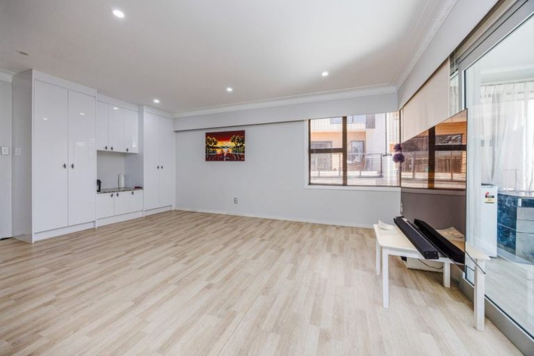 Photo of property in 14 Angelo Avenue, Howick, Auckland, 2014