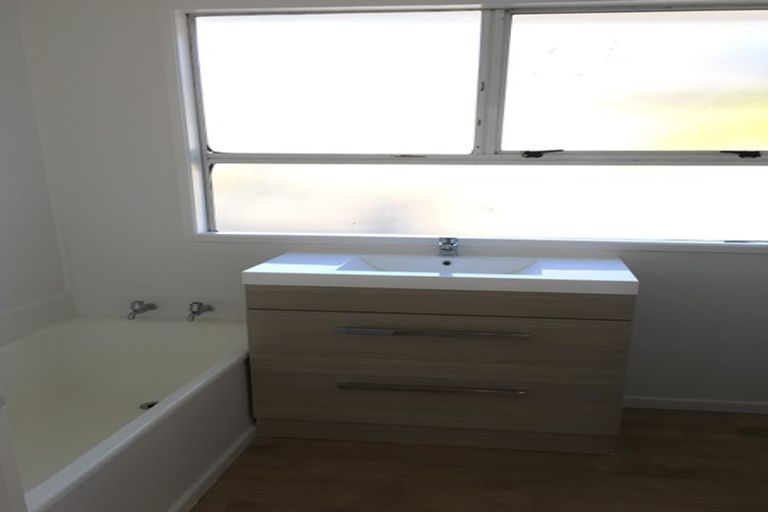 Photo of property in 16 Linley Place, Hillcrest, Auckland, 0627