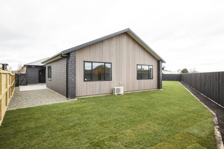 Photo of property in 9 Fairway Grove, Hokowhitu, Palmerston North, 4410