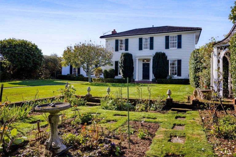 Photo of property in 91 Belt Road, New Plymouth, 4310