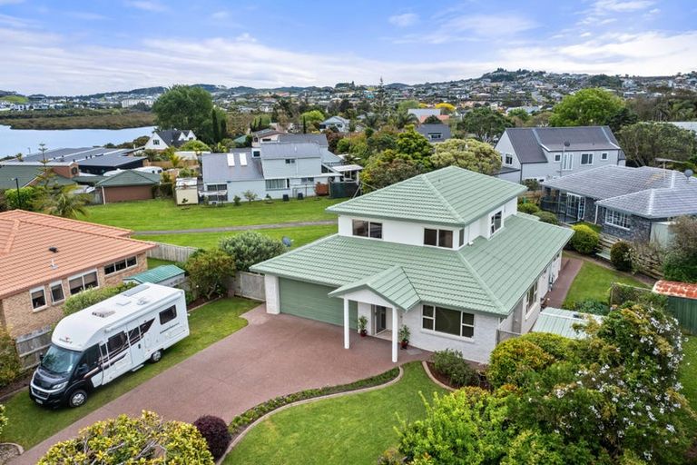 Photo of property in 6 Settlers Grove, Orewa, 0931