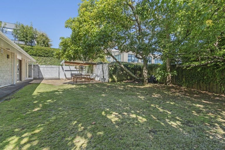 Photo of property in 76a Mangorei Road, Strandon, New Plymouth, 4312