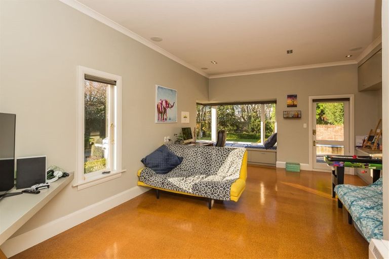 Photo of property in 17 Saint Andrews Square, Strowan, Christchurch, 8052