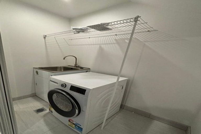 Photo of property in 8 Te Puketoka Lane, Mangere, Auckland, 2022