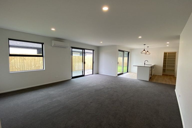 Photo of property in 23 Bill Hammond Drive, Belfast, 8051