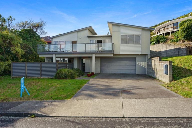 Photo of property in 5 Mohua Street, Waikanae, 5036